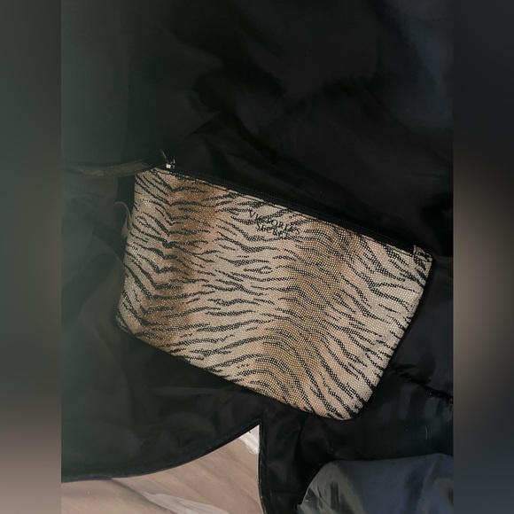 Victoria’s Secret Large Black Tote with clear panel and animal print pouch Black - Picture 7 of 9